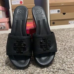 Like New! Tory Burch Sandal